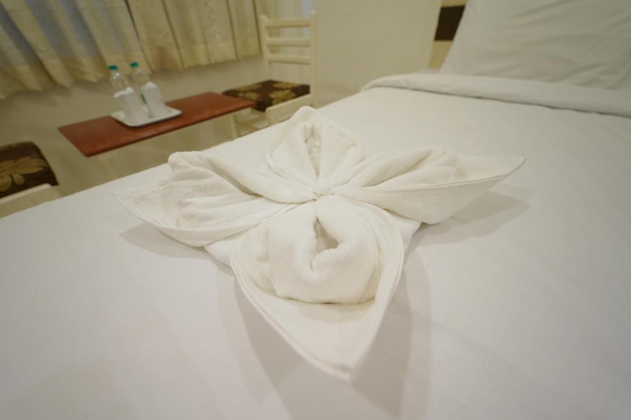 טירונלוולי Hotel Palmyra Grand Inn מראה חיצוני תמונה