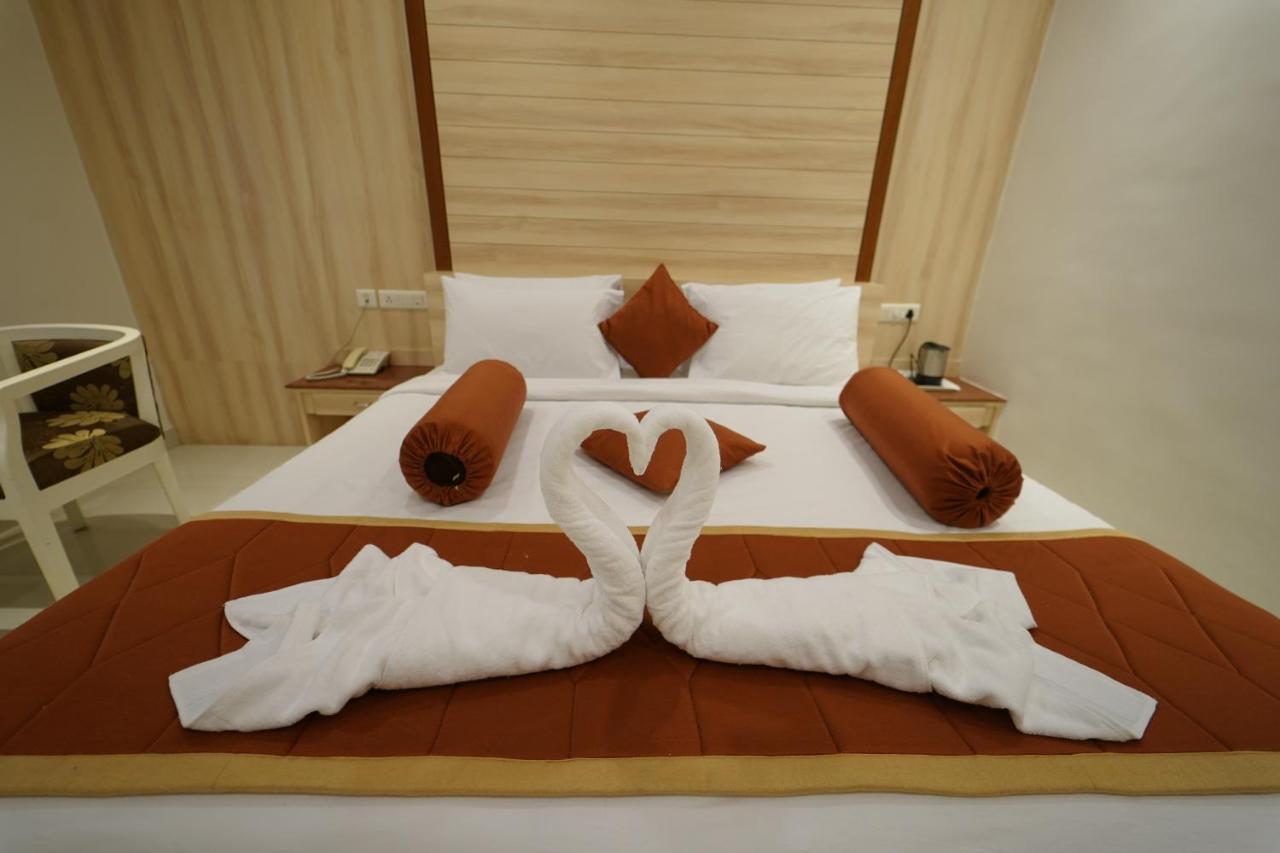 טירונלוולי Hotel Palmyra Grand Inn מראה חיצוני תמונה