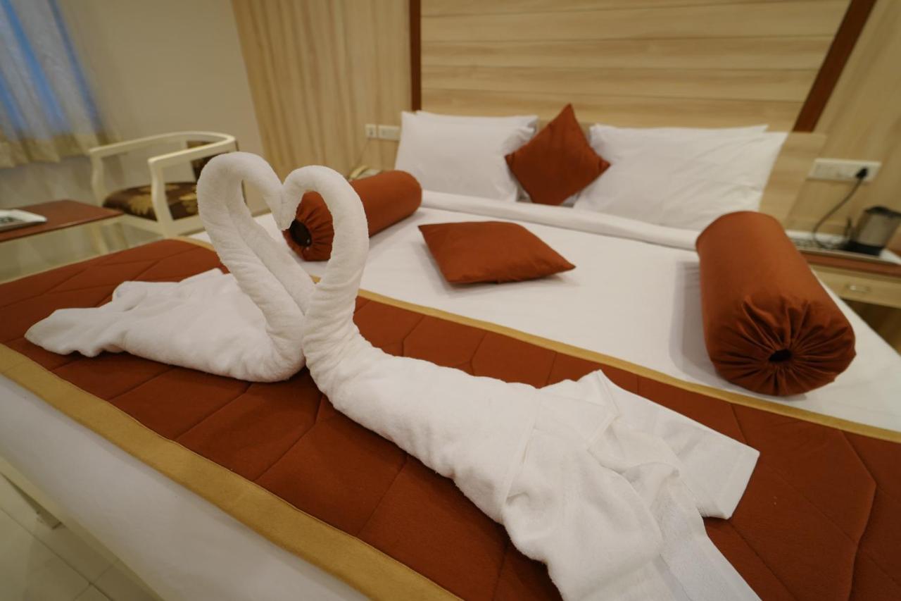 טירונלוולי Hotel Palmyra Grand Inn מראה חיצוני תמונה