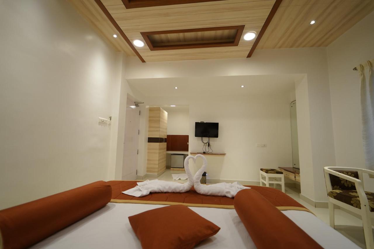 טירונלוולי Hotel Palmyra Grand Inn מראה חיצוני תמונה
