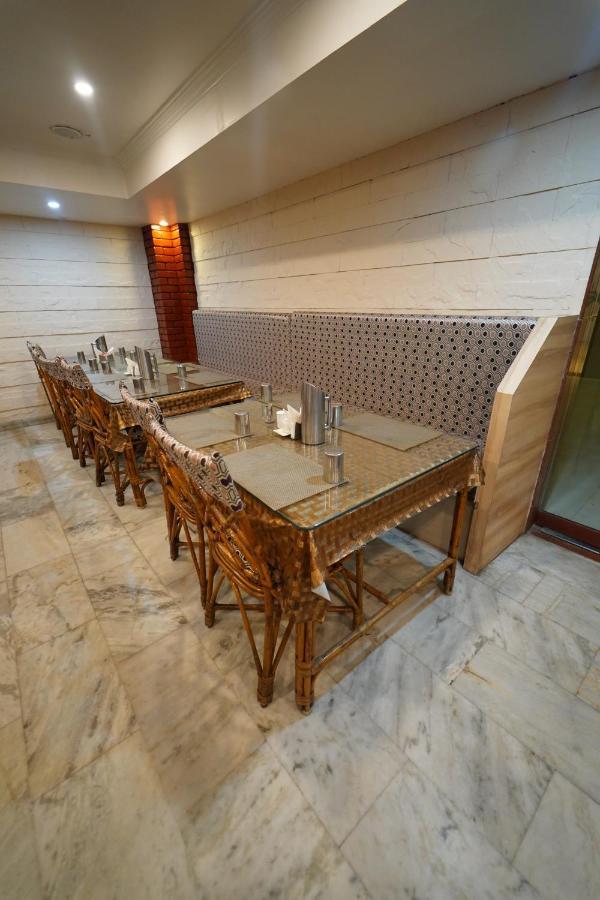 טירונלוולי Hotel Palmyra Grand Inn מראה חיצוני תמונה