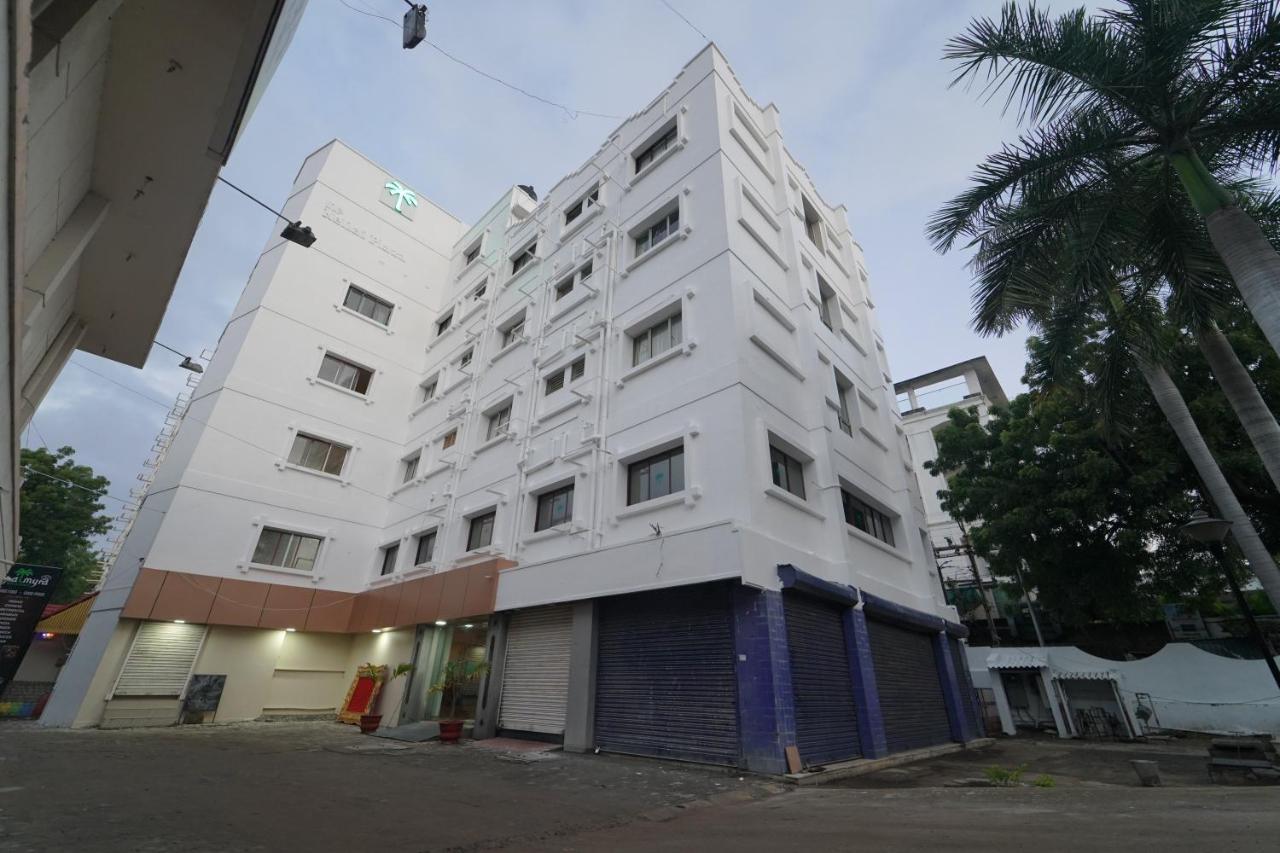 טירונלוולי Hotel Palmyra Grand Inn מראה חיצוני תמונה