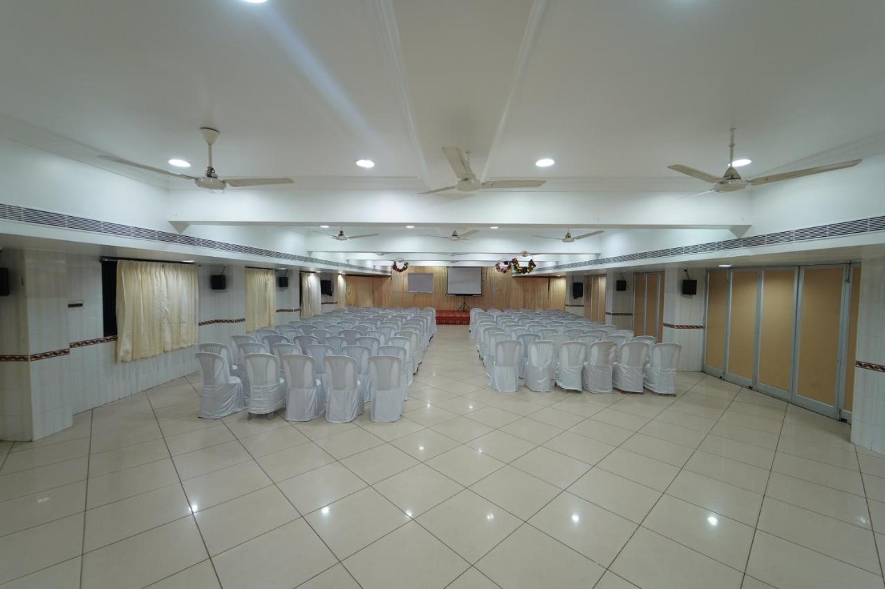טירונלוולי Hotel Palmyra Grand Inn מראה חיצוני תמונה