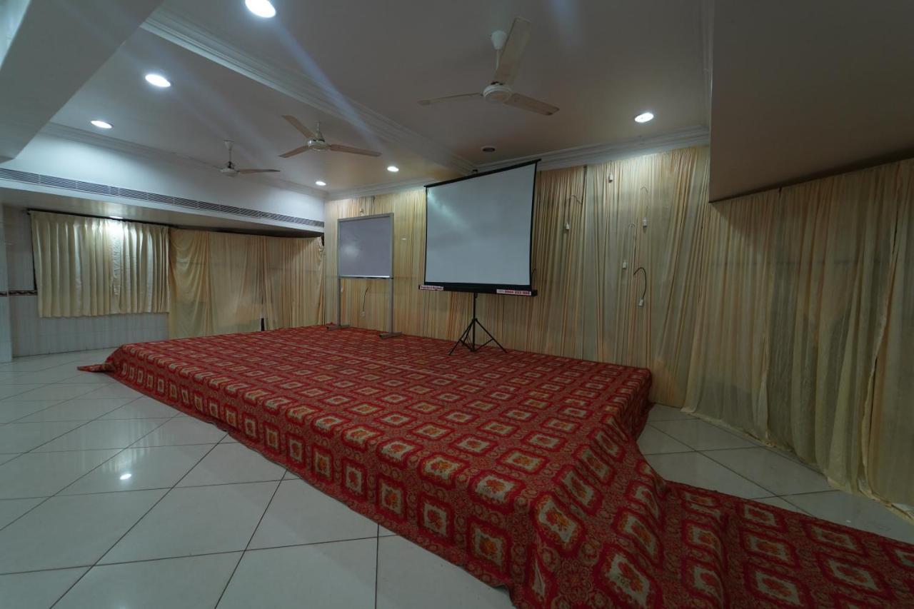 טירונלוולי Hotel Palmyra Grand Inn מראה חיצוני תמונה