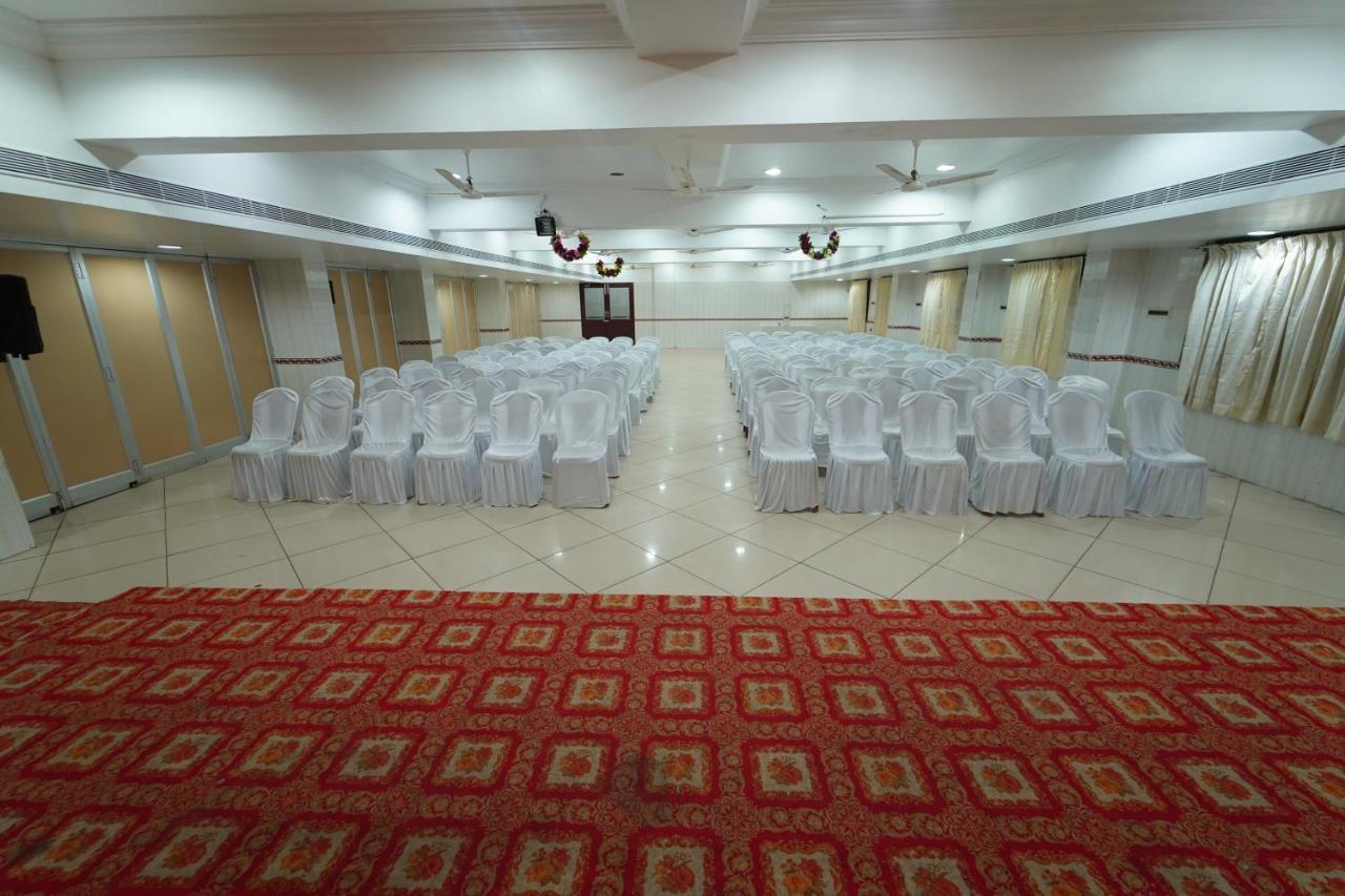 טירונלוולי Hotel Palmyra Grand Inn מראה חיצוני תמונה